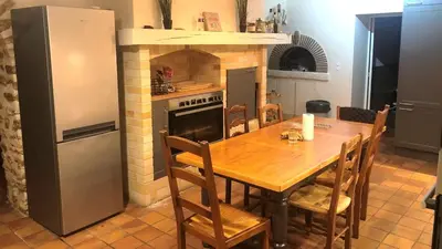 Cuisine ou kitchenette dans l'établissement MAISON JV - 24 couchages