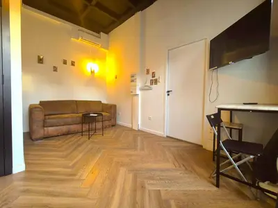Télévision ou salle de divertissement dans l'établissement Georgie, Appartement calme & chaleureux