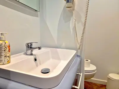 Salle de bains dans l'établissement Georgie, Appartement calme & chaleureux