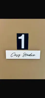 Certificat, récompense, panneau ou autre document affiché dans l'établissement Studio avec terrasse