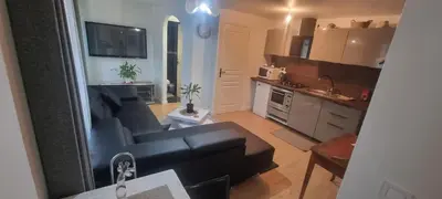Cuisine ou kitchenette dans l'établissement Apparemment deux chambres
