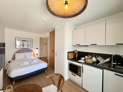 Cuisine ou kitchenette dans l'établissement We Live Inn Sharies Reims - C203