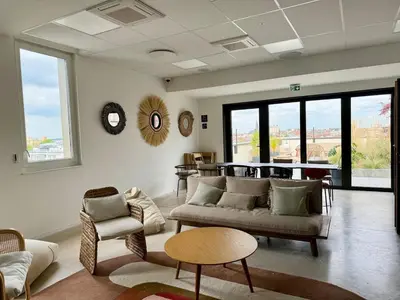 Coin salon dans l'établissement We Live Inn Sharies Reims - C205