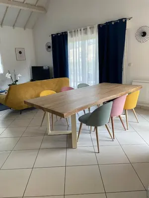 Coin salon dans l'établissement La Maison Jaune - 4 chambres - 7 personnes - au calme