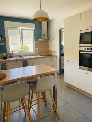 Cuisine ou kitchenette dans l'établissement La Maison Jaune - 4 chambres - 7 personnes - au calme