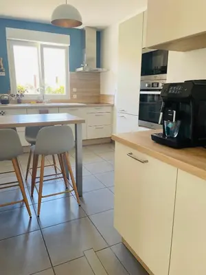 Cuisine ou kitchenette dans l'établissement La Maison Jaune - 4 chambres - 7 personnes - au calme