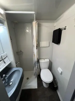 Salle de bains dans l'établissement 5eme avenue de meaux
