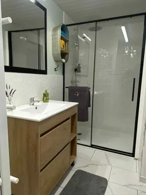 Salle de bains dans l'établissement La petite bulle