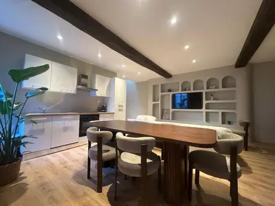 Cuisine ou kitchenette dans l'établissement Suite Lumière - Cinéma privé by Collection Aura - Hypercentre Charleville-Mézières