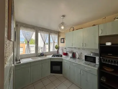 Cuisine ou kitchenette dans l'établissement City break Reims - Grand balcon