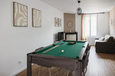 Billard dans l'établissement Evasion Prestige - Duplex Balnéo, Sauna & Billard