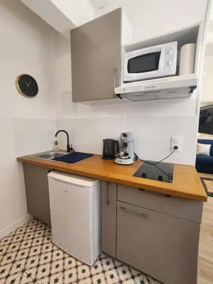 Cuisine ou kitchenette dans l'établissement Studio Meuse - Train station 5 mins away - Hyper center -