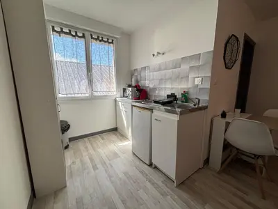 Cuisine ou kitchenette dans l'établissement Le Wabaki