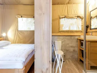 Un ou plusieurs lits dans un hébergement de l'établissement Glamping in Signy-l Abbaye