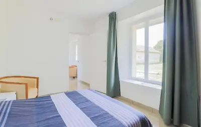 Un ou plusieurs lits dans un hébergement de l'établissement 2 Bedroom Stunning Home In Monthenault
