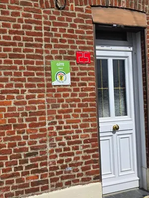 Certificat, récompense, panneau ou autre document affiché dans l'établissement La maison de Victoire, WC à l'étage