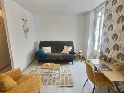 Coin salon dans l'établissement Superbe Cosy Studio Ideal pour les professionnels et les couples en déplacement PROCHE GARE et toutes commodités