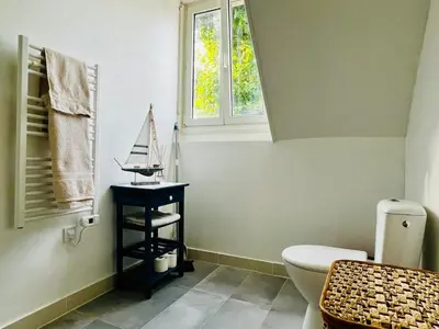 Salle de bains dans l'établissement Appartement calme et spacieux, tout équipé