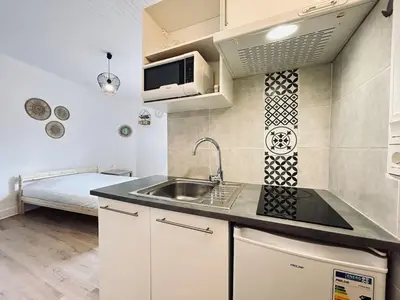 Cuisine ou kitchenette dans l'établissement Le cernay, Studio cosy proche centre-ville