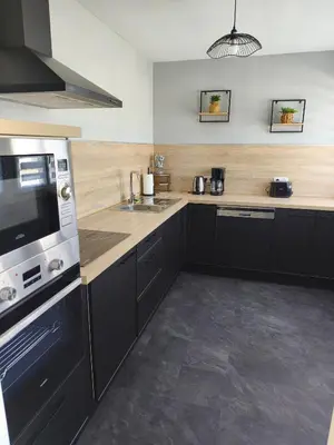 Cuisine ou kitchenette dans l'établissement Gîte du Bois