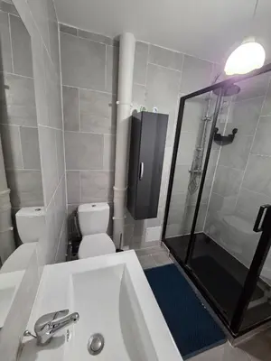 Salle de bains dans l'établissement Cosy cocon au cœur de L'Isle - Centre ville