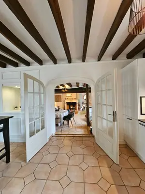 Cuisine ou kitchenette dans l'établissement Villa familiale La Finca du champ de l'eau Avec sauna jacuzzi proche de Disney et Paris