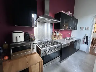 Cuisine ou kitchenette dans l'établissement Maison chic et cosy