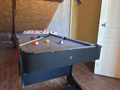 Billard dans l'établissement Maison chic et cosy