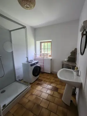 Salle de bains dans l'établissement Gite rural La petite Belgique - Lamécourt - 12 personnes - 6 chambres