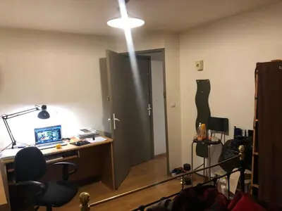 Télévision ou salle de divertissement dans l'établissement Chambre calme dans une colocation de 5 personnes