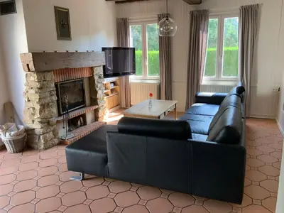 Coin salon dans l'établissement Cozy family home in Champagne-en-Ardenne 8p