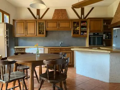 Cuisine ou kitchenette dans l'établissement Cozy family home in Champagne-en-Ardenne 8p