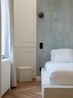 Un ou plusieurs lits dans un hébergement de l'établissement Suite Brume - Maison les Arcades au pied de la gare de Charleville-Mézières
