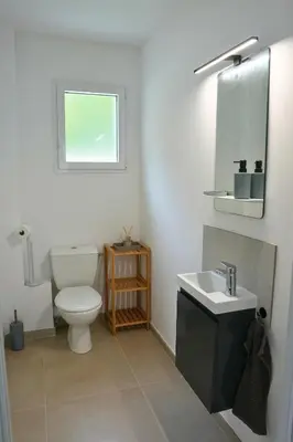 Salle de bains dans l'établissement Maison détente & confort près de Disney - 25 min