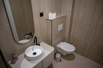 Salle de bains dans l'établissement Suite Velours by Collection Aura - Maison les Arcades face à la gare de Charleville-Mézières