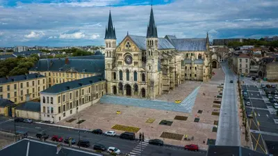 Vue générale sur Reims ou vue de la ville depuis l'appartement