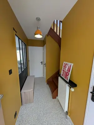 Télévision ou salle de divertissement dans l'établissement Maison avec jardin Reims proche centre