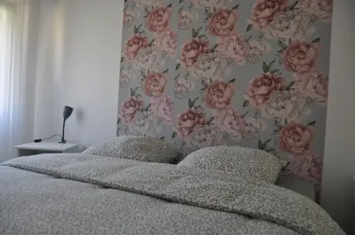 Un ou plusieurs lits dans un hébergement de l'établissement Appartement avec Jardin