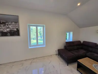 Coin salon dans l'établissement Appartement 150m2 avec jardin 3000 m2