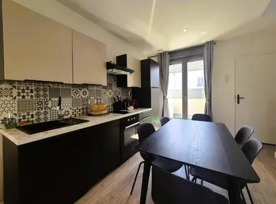 Cuisine ou kitchenette dans l'établissement Sidney - 6P - Centre ville