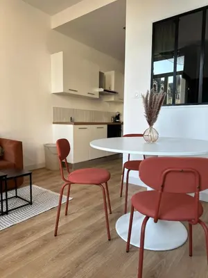 Cuisine ou kitchenette dans l'établissement Suite Nova 4 personnes - Vue Hôtel de Ville - à quelques minutes du centre-ville de Charleville-Mézières