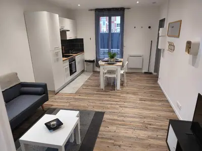 Cuisine ou kitchenette dans l'établissement Appart budget avec parking au centre-ville