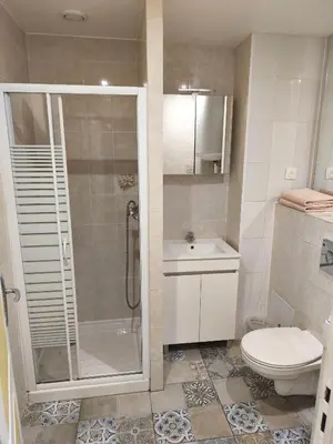 Salle de bains dans l'établissement Studio budget avec parking
