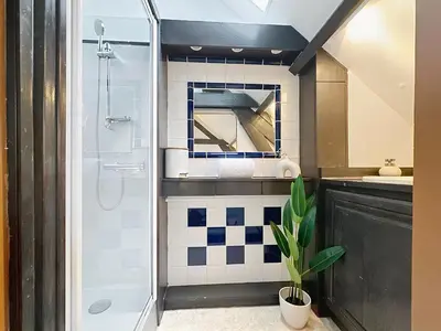 Salle de bains dans l'établissement Saint-Nicaise - Appartement de Charme - Maisons de Champagne