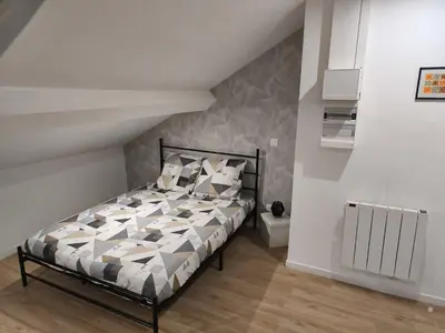 Un ou plusieurs lits dans un hébergement de l'établissement Chic Studio with Parking in Charleville-Mézières