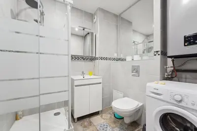 Salle de bains dans l'établissement Cozy Studio avec Parking Charleville