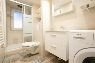 Salle de bains dans l'établissement Studio Chic avec parking au centre ville