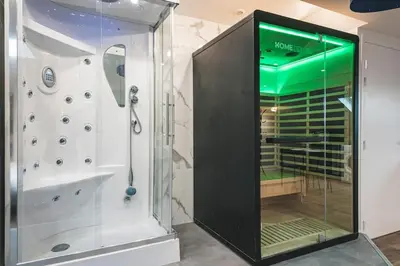 Salle de bains dans l'établissement Loft Spa Sauna Hammam Hydromassage