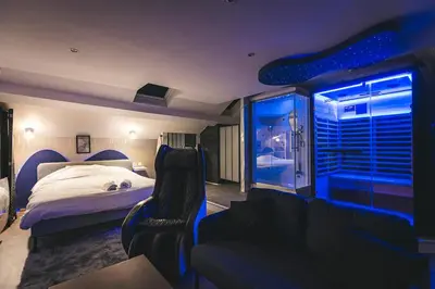 Un ou plusieurs lits dans un hébergement de l'établissement Loft Spa Sauna Hammam Hydromassage