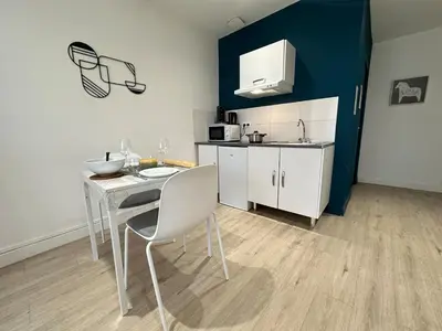 Cuisine ou kitchenette dans l'établissement C Helsinki - Studio cosy près du centre-ville